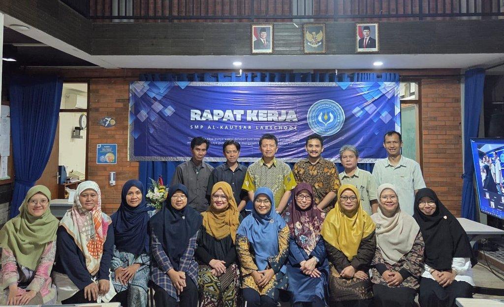 RAPAT KERJA SMP AL KAUTSAR LABSCHOOL  - Cover Image